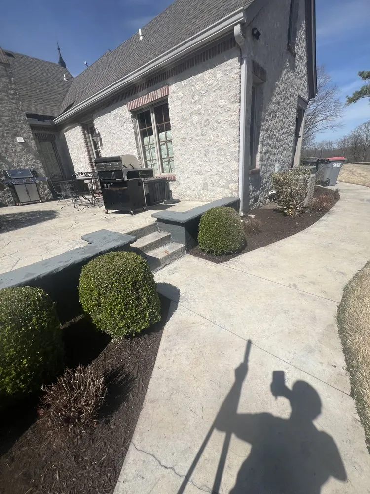 Custom yard cleanup service experts serving Siloam Springs, AR - Lawn Man