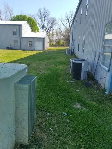 Affordable lawn mowing service in Siloam Springs, AR - Lawn Man