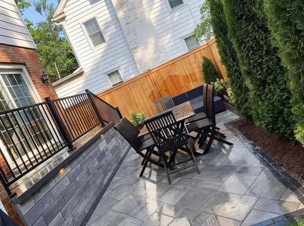 Custom landscape design experts serving Addison, IL - Lawn Mob Landscaping