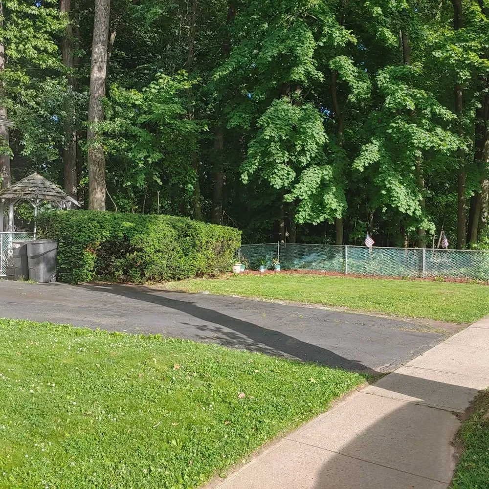 Local yard maintenance in Clifton, NJ - Lawn N Order