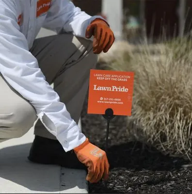 Lawn Pride of Bloomfield Logo