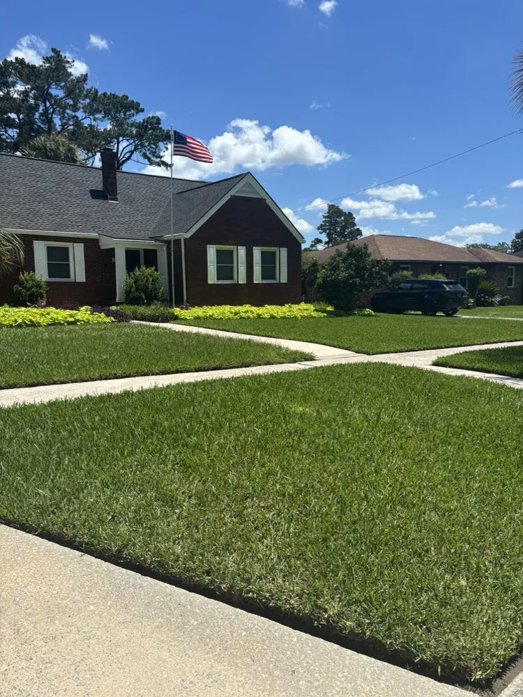 Local yard cleanup service for residential properties in Savannah, GA by Lawn Pride of Savannah