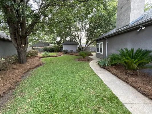 Lawn Pros lawn and landscaping Logo