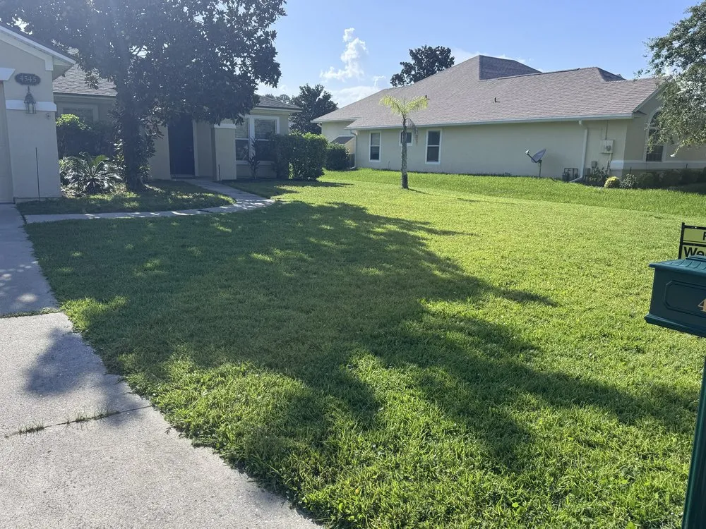 Professional yard maintenance in Elkton, FL by Lawn Recon