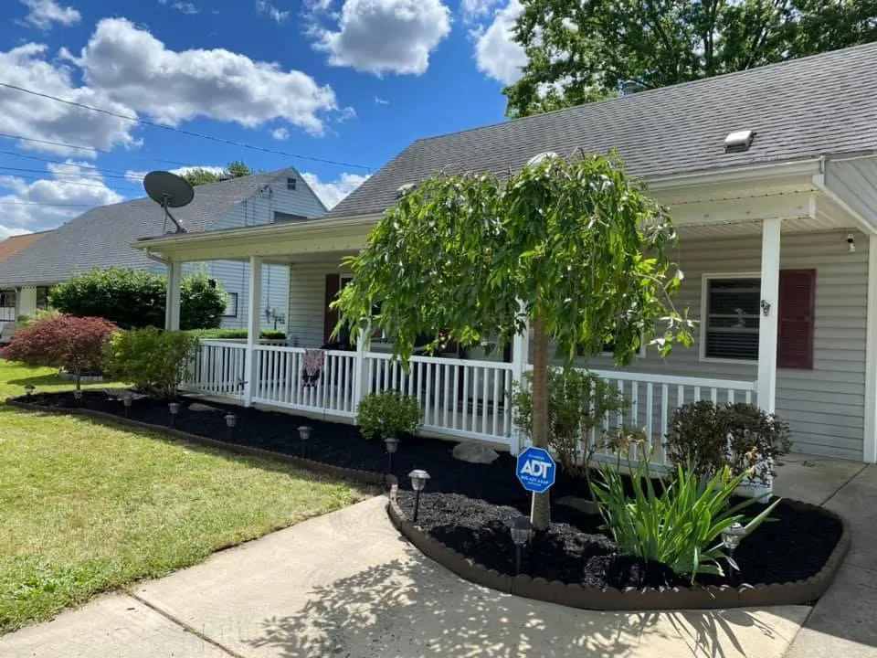 Affordable yard maintenance in Youngstown, OH by Lawn Recon