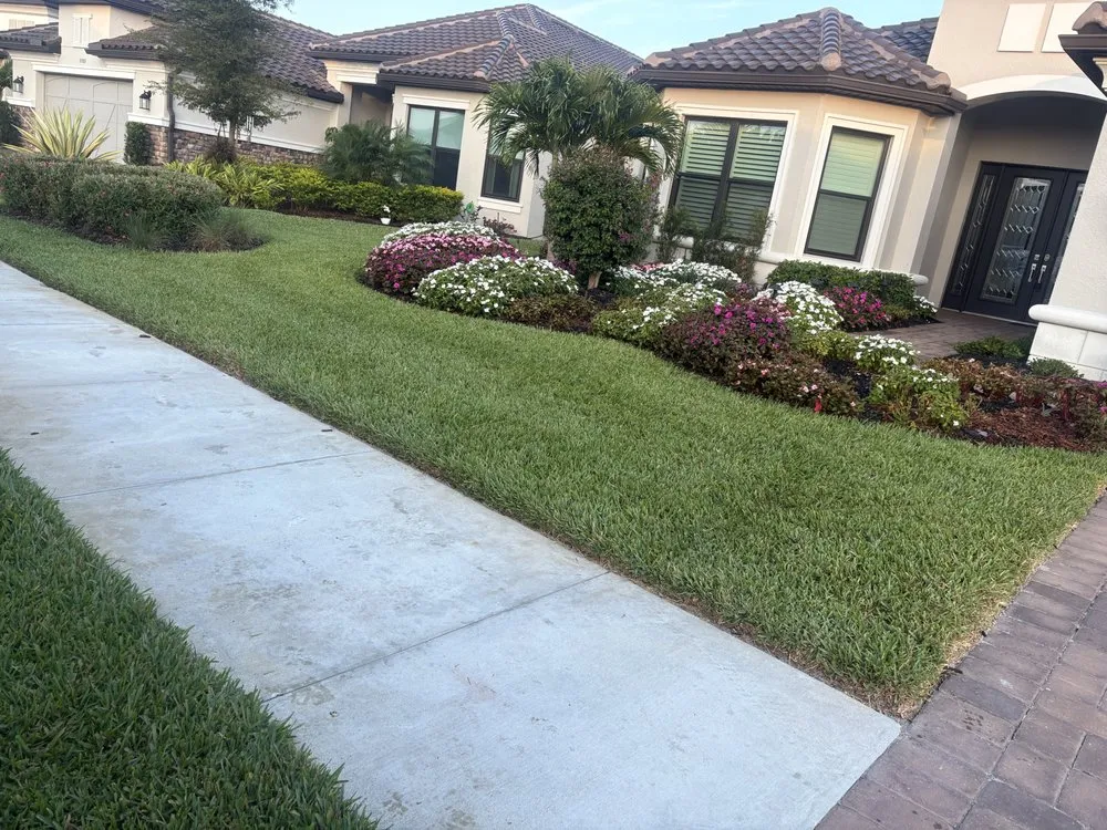 Professional garden landscaping in Fort Myers, FL - Lawn Rejuvenation