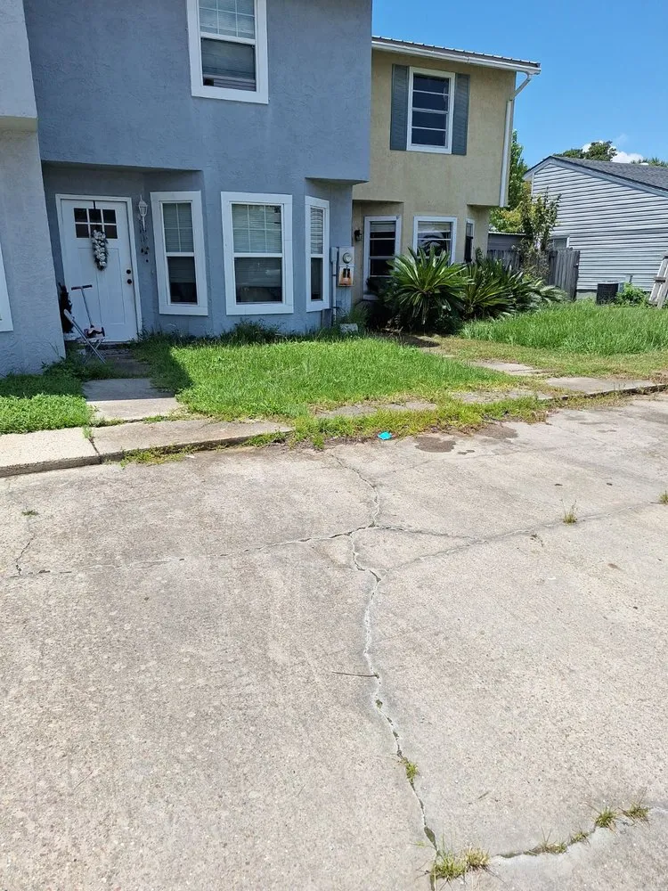 Top-rated lawn mowing service in Panama City, FL - Lawn Salawn