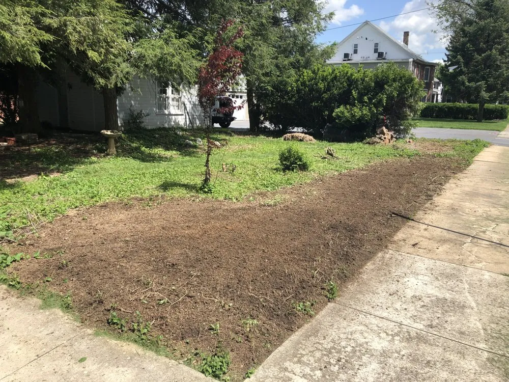 Custom lawn care service experts serving Fayetteville, PA - Lawn Service Deluxe