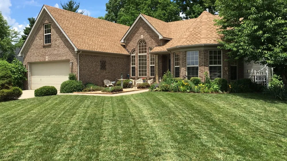 Expert lawn mowing service experts serving Georgetown, KY - Lawn Service