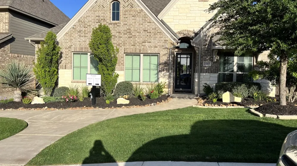 Custom landscape design in San Antonio, TX by Lawn service varela