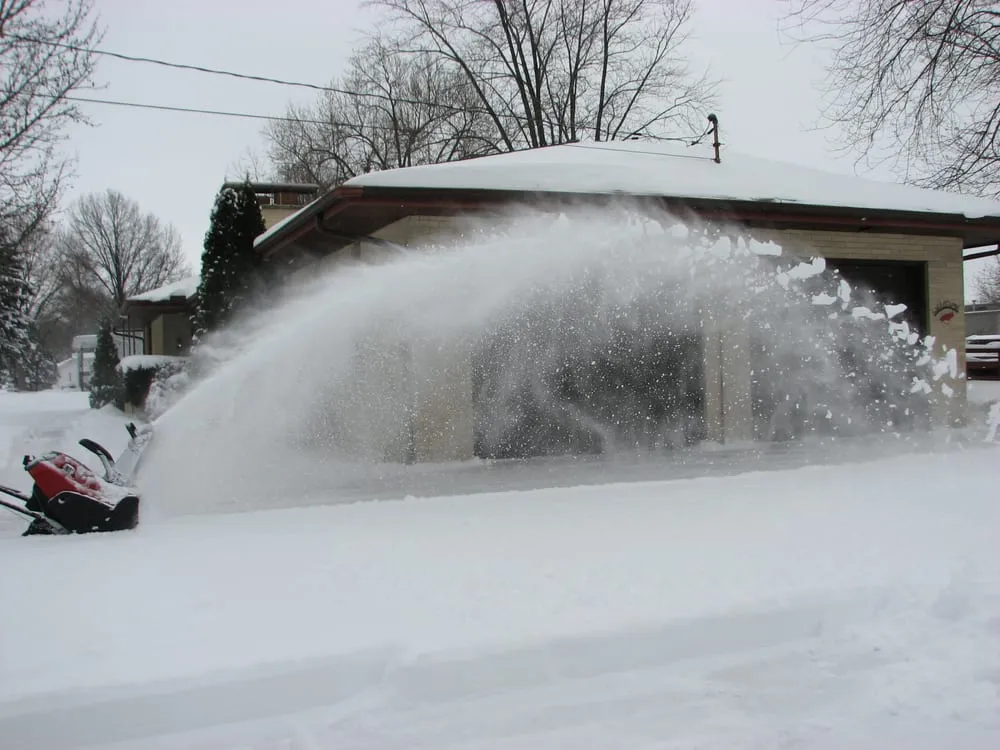 Professional lawn care service experts serving Decatur, IL - Lawn Specialties