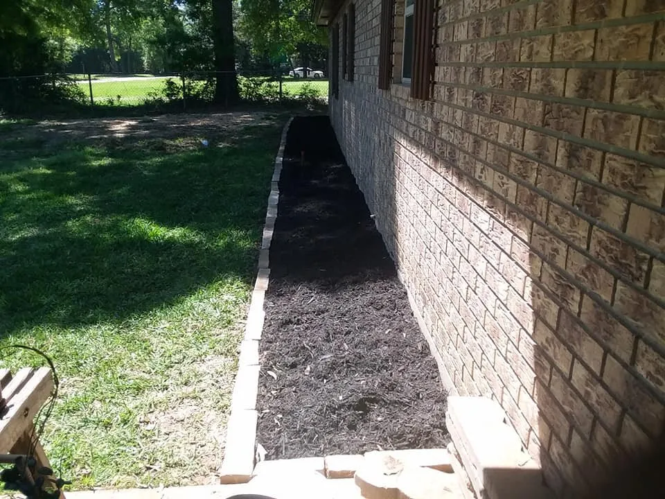 Local yard maintenance experts serving Onalaska, TX - Lawn Squad & Hurlin Wood