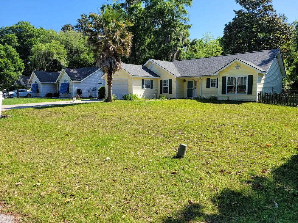 Top-rated lawn mowing service in Beaufort, SC by Lawn Stars