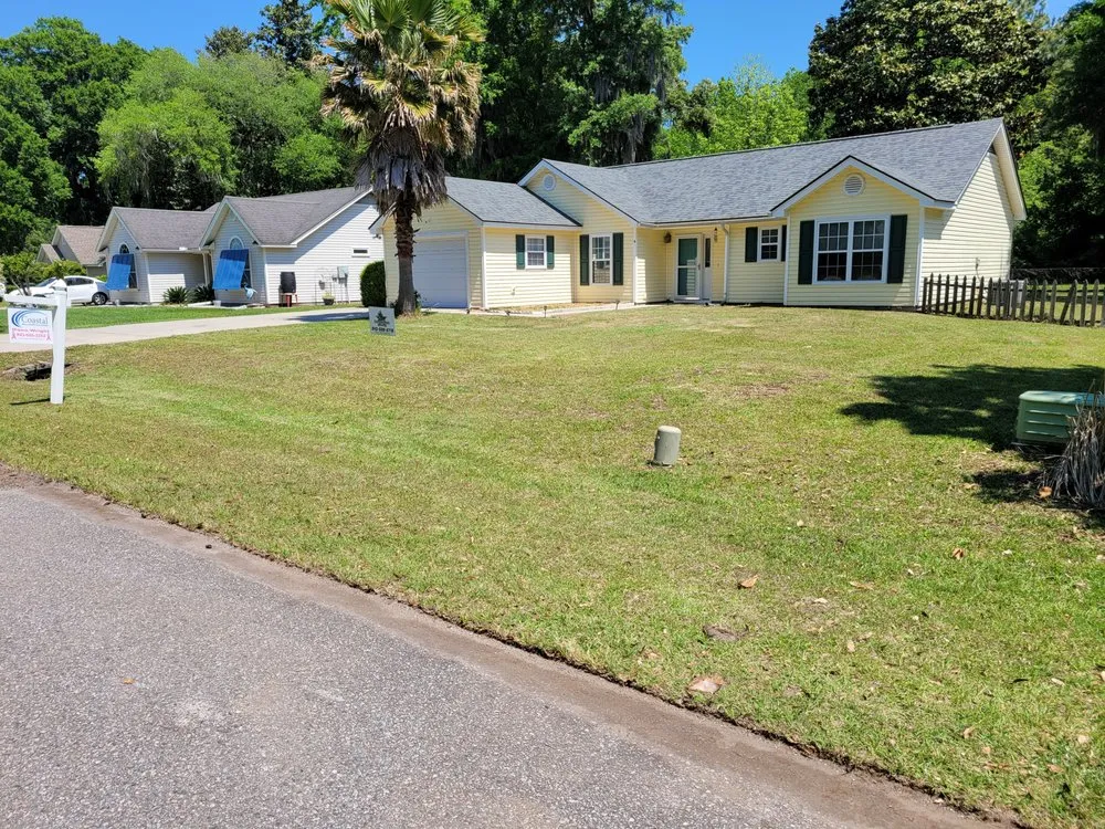 Custom outdoor landscaping in Beaufort, SC by Lawn Stars