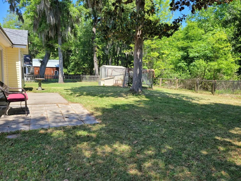 Local yard maintenance in Beaufort, SC - Lawn Stars