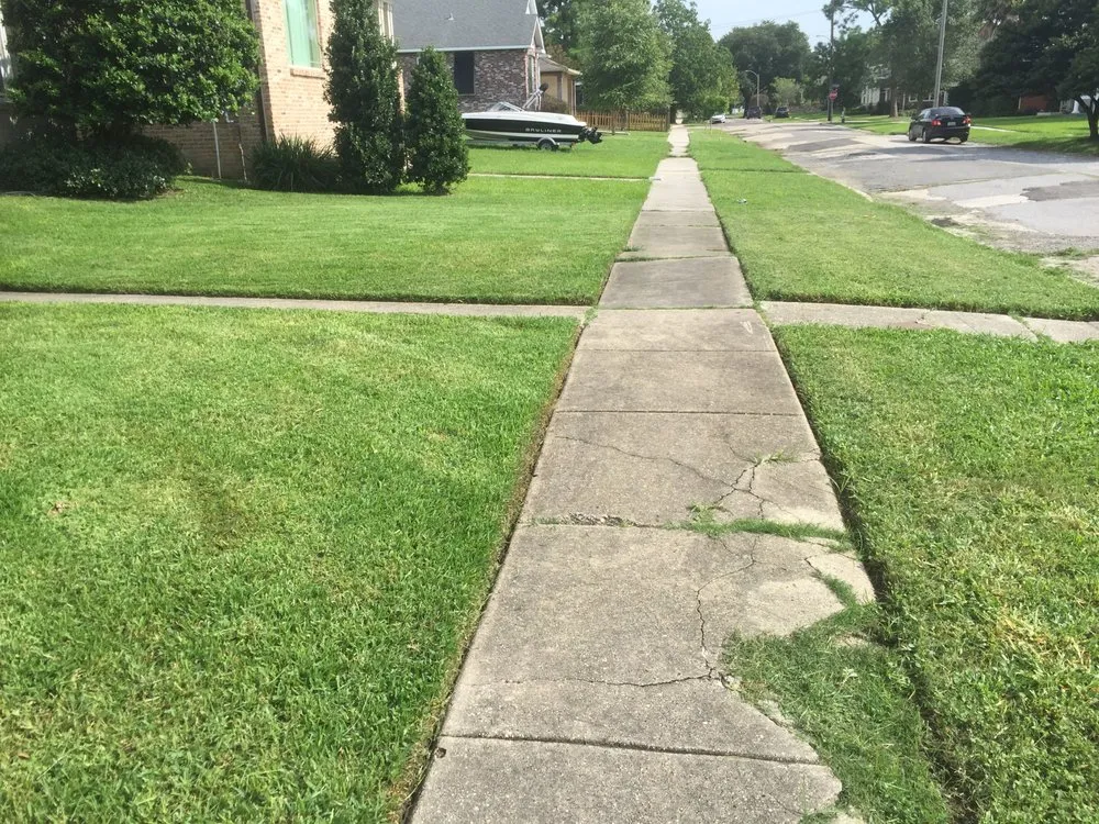 Reliable lawn care service near you in New Orleans, LA by Lawn Stars