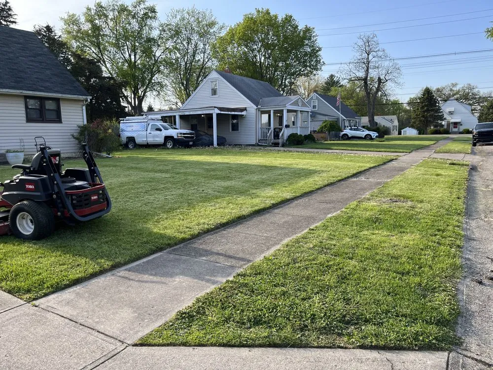 Affordable lawn mowing service experts serving Hamilton, OH - Lawn Starz