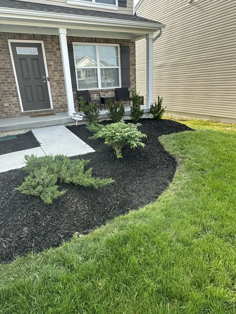 Top-rated lawn mowing service experts serving Hamilton, OH - Lawn Starz