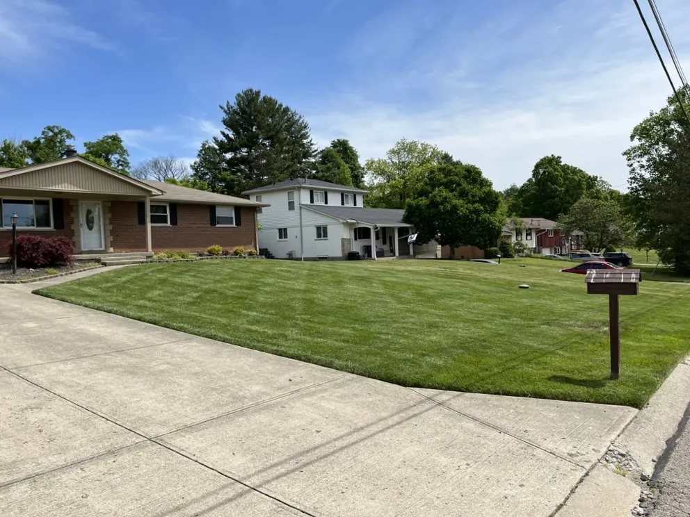 Custom landscape design experts serving Hamilton, OH - Lawn Starz