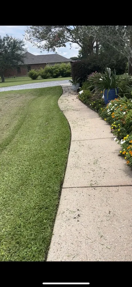Custom landscaping services in New Iberia, LA by Lawn Starz