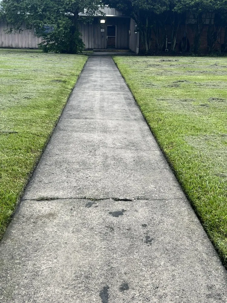 Local landscape design in New Iberia, LA by Lawn Starz