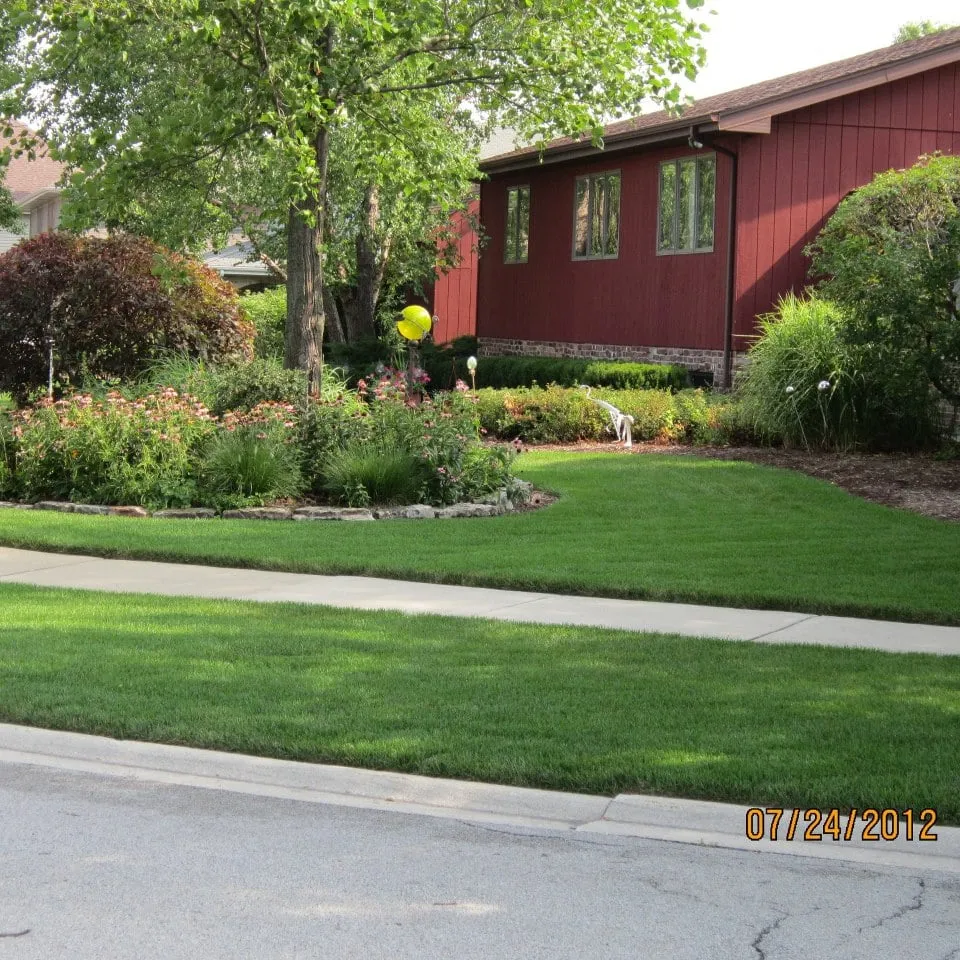 Expert lawn mowing service in Tinley Park, IL - Lawn-Tech