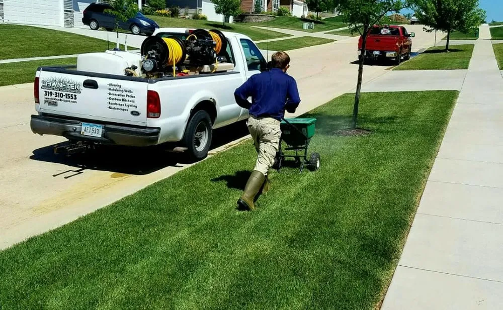 Affordable yard cleanup service for homes in Marion, IA by Lawn-Tek