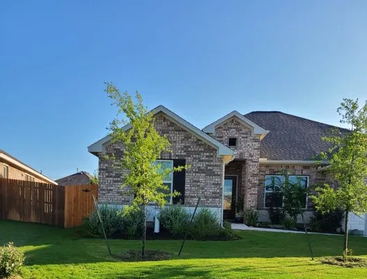 Lawn Tom Services Logo