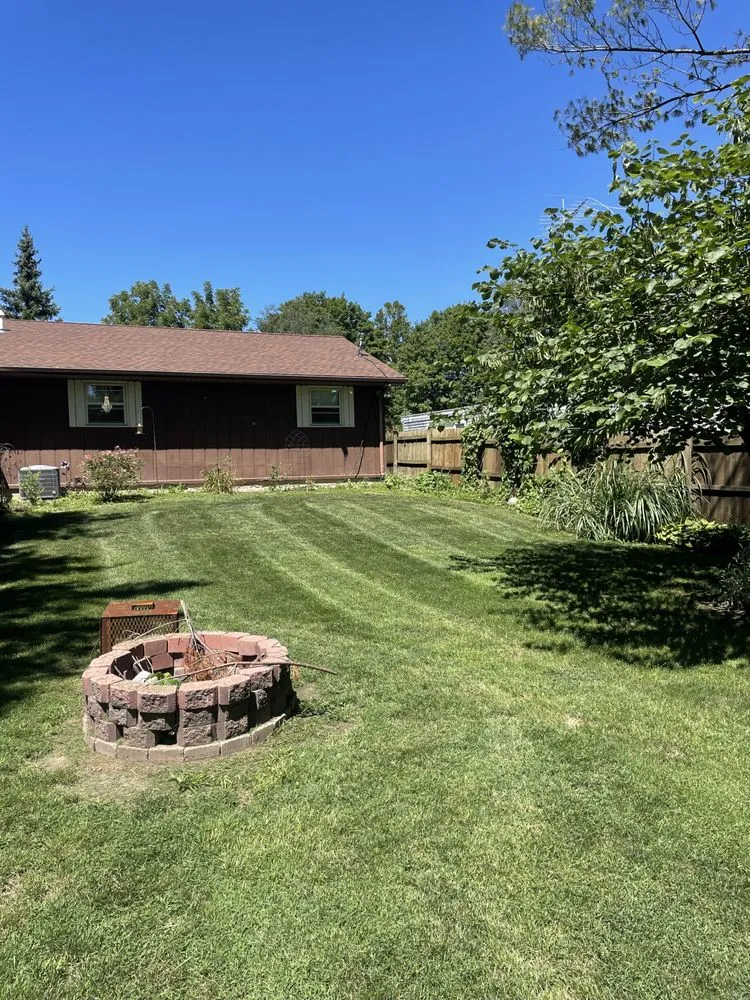 Affordable lawn mowing service in Shelbyville, IL - Lawn-Trepreneurs