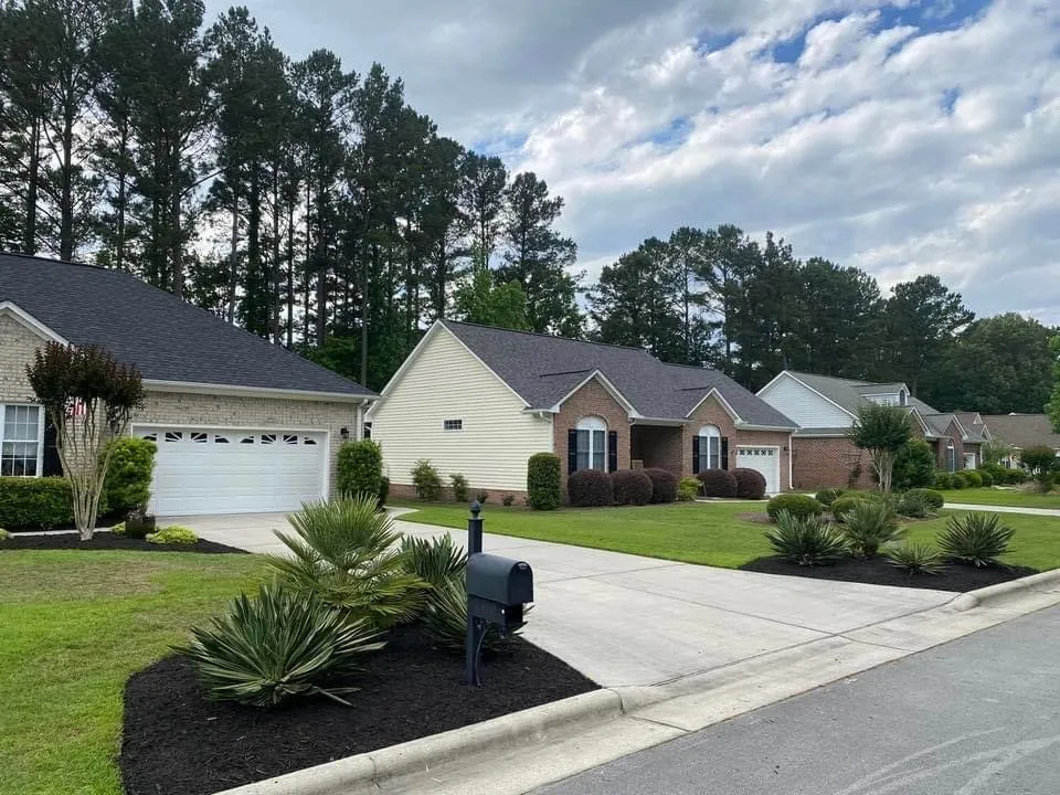 Local garden landscaping for beautiful yards across New Bern, NC - Lawn Trimmers