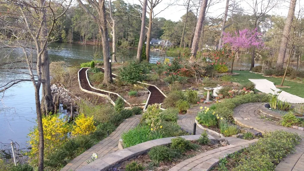 Custom lawn care service experts serving Virginia Beach, VA - Lawn Visions