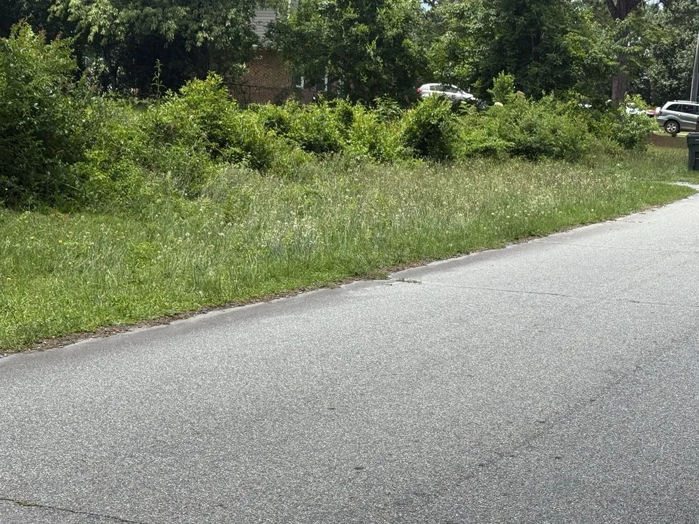 Local yard maintenance for homes across Parkton, NC - Lawn Wolf