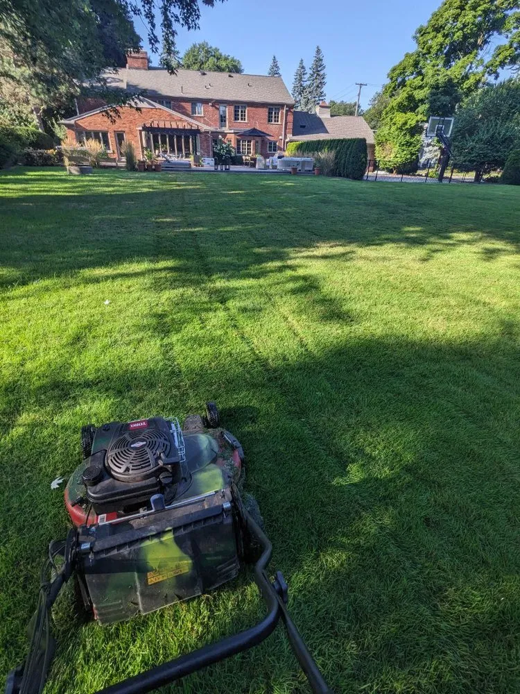 Top-rated lawn mowing service in Grosse Pointe, MI - Lawnade Lawn Care Service