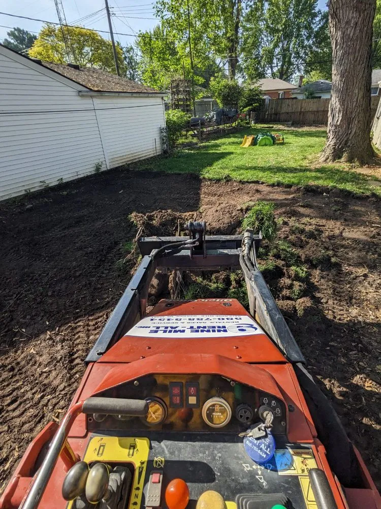 Local lawn mowing service in Grosse Pointe, MI - Lawnade Lawn Care Service