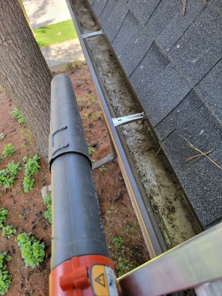 Custom garden landscaping experts serving Grosse Pointe, MI - Lawnade Lawn Care Service