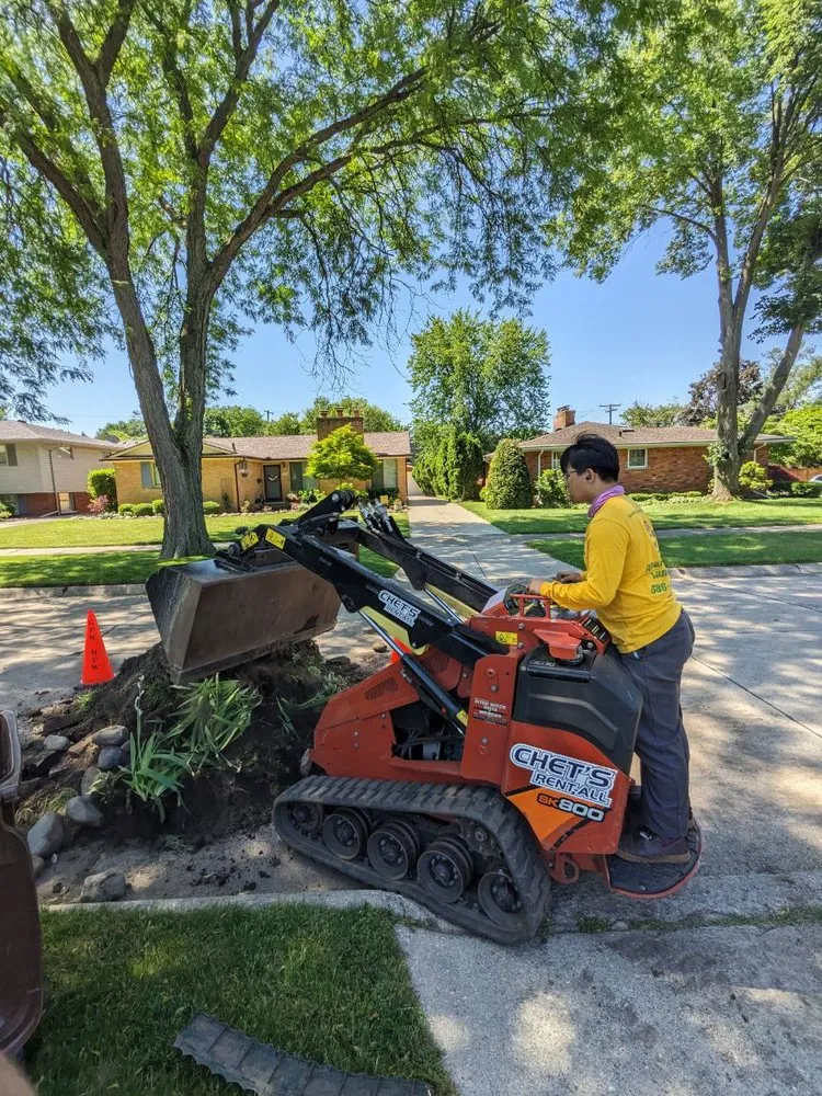 Local garden landscaping experts serving Grosse Pointe, MI - Lawnade Lawn Care Service