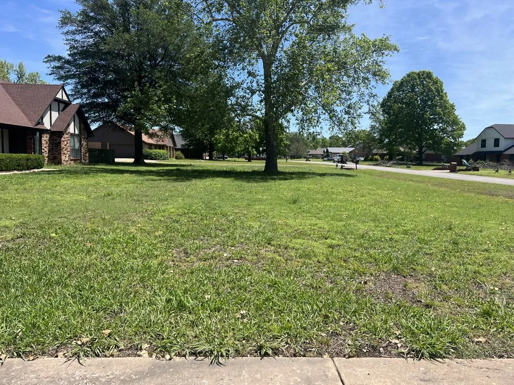 Professional garden landscaping experts serving Tulsa, OK - LawnAmerica