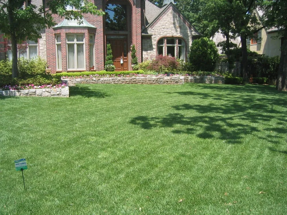Top-rated outdoor landscaping for homes in Tulsa, OK by LawnAmerica