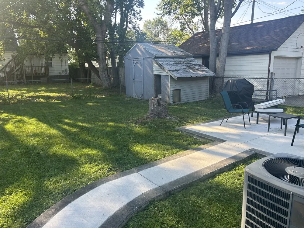 Professional garden landscaping in Hazel Park, MI - Lawnbarber