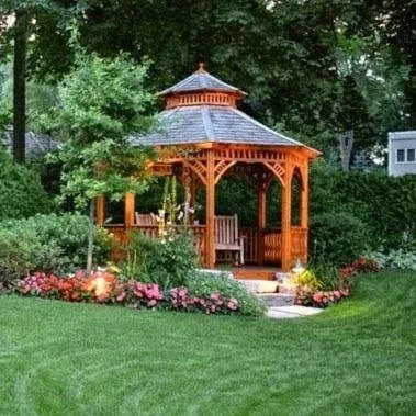 Custom residential landscaping in Youngstown, OH by Lawnboys Landscaping & Lawn