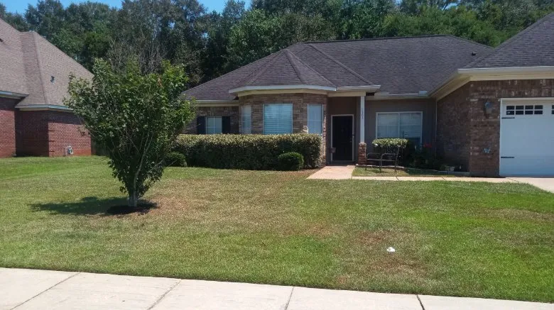 Affordable yard maintenance with custom design in Mobile, AL by Lawnbusters Landscaping