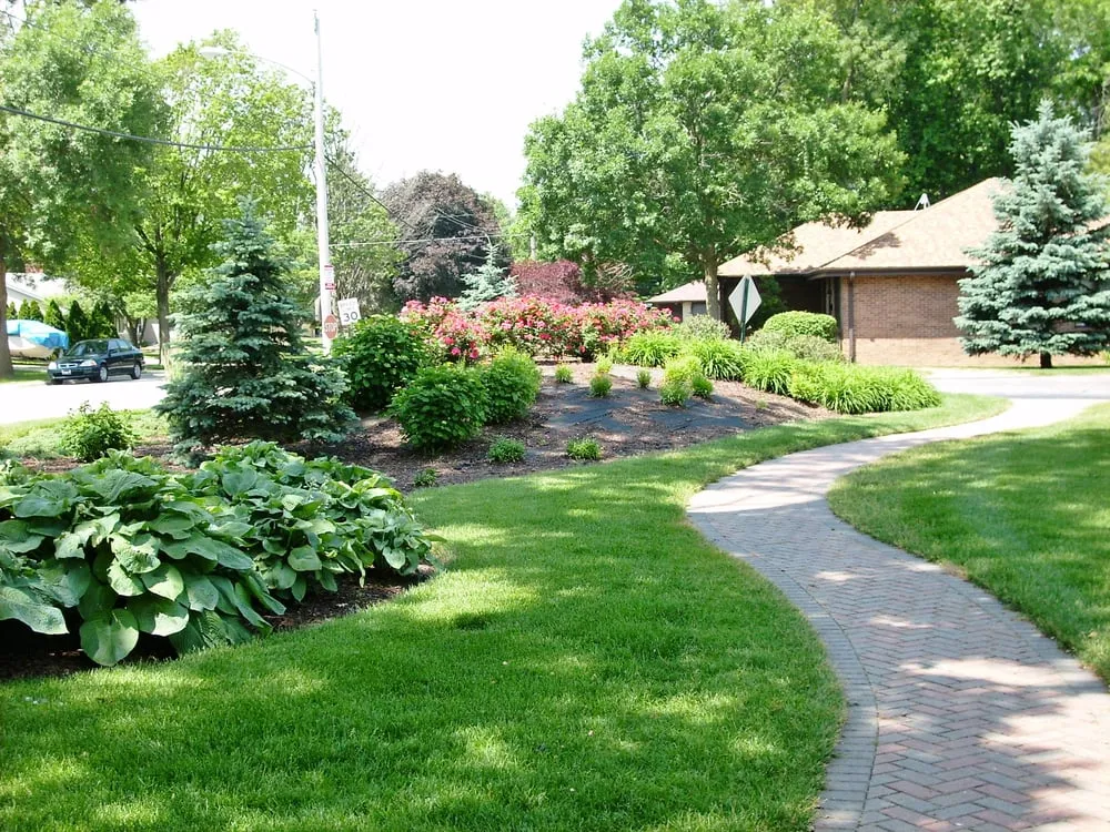 Top-rated garden landscaping for homes across Rockford, IL - LawnCare by Walter