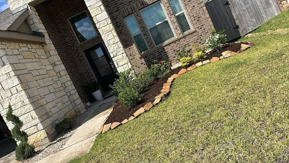 Local lawn care service experts serving Houston, TX - Lawncare Familiar Services