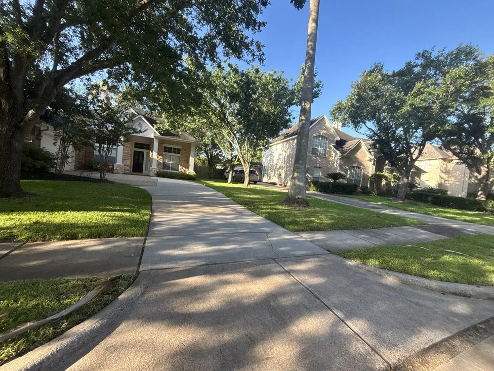 Trusted outdoor landscaping experts serving Houston, TX - Lawncare Familiar Services