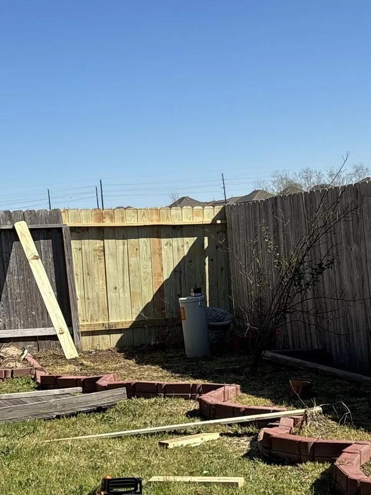 Affordable yard maintenance in Houston, TX - Lawncare Familiar Services