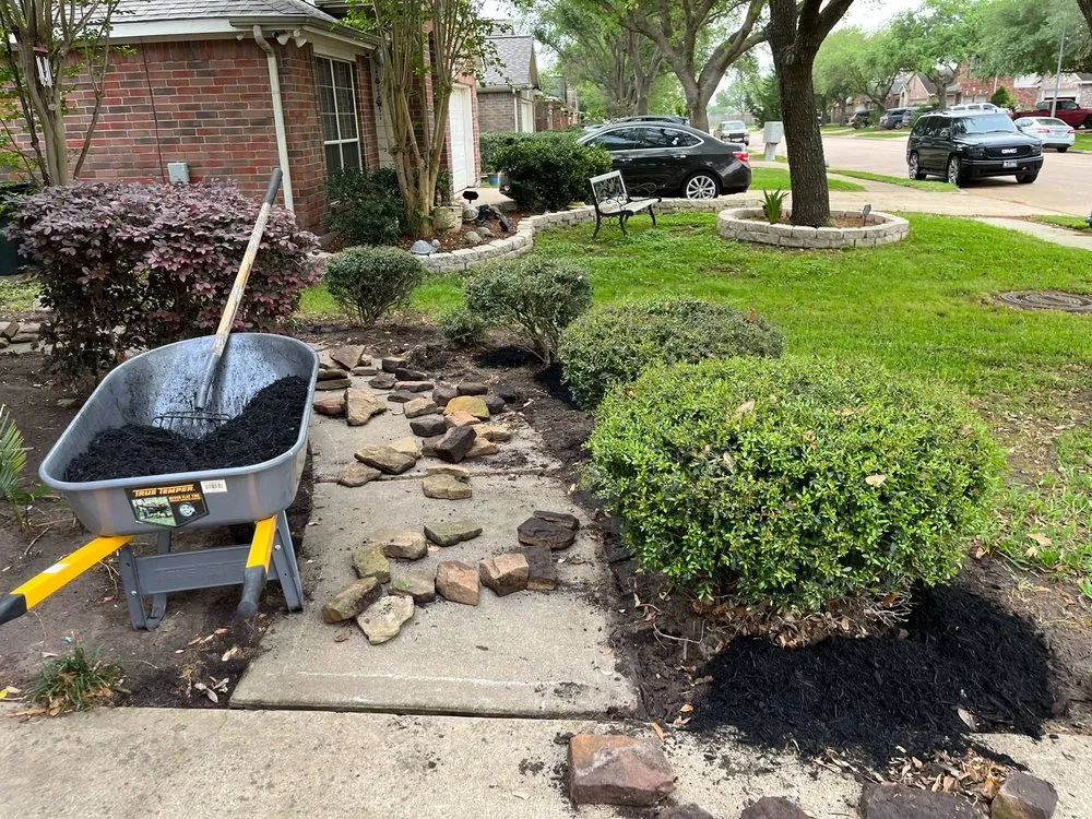 Local garden landscaping in Houston, TX by Lawncare Familiar Services