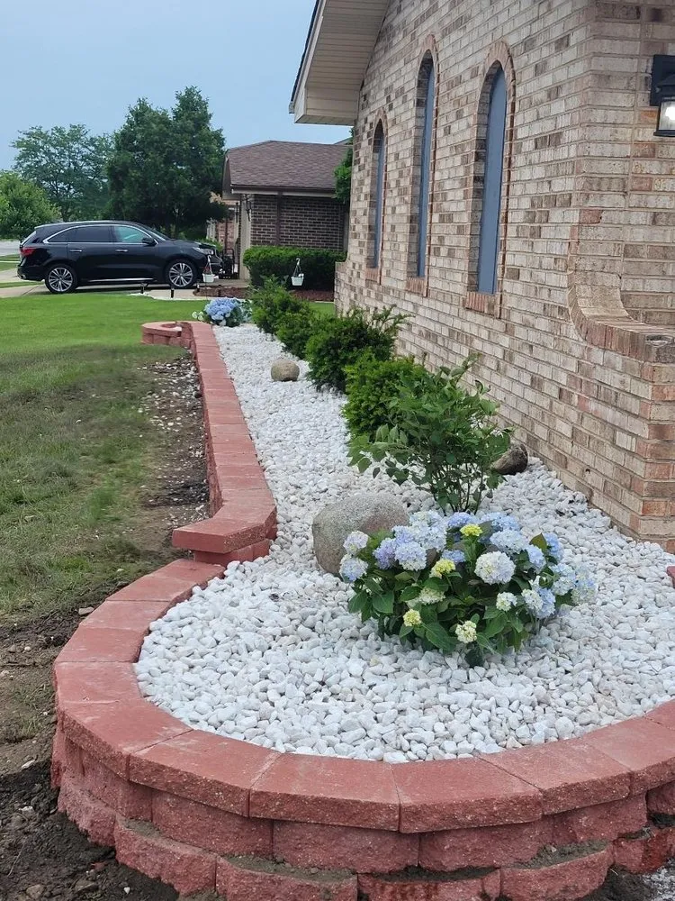 Expert outdoor landscaping in Midlothian, IL - Lawncreations and construction