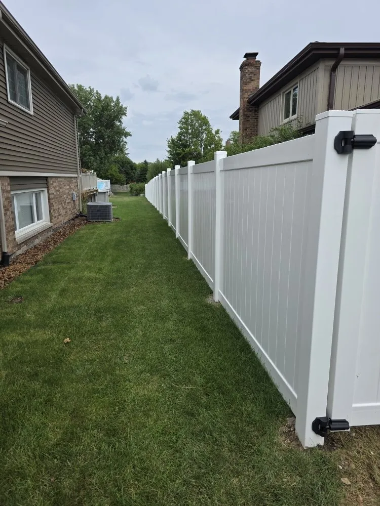 Professional yard cleanup service in Midlothian, IL - Lawncreations and construction