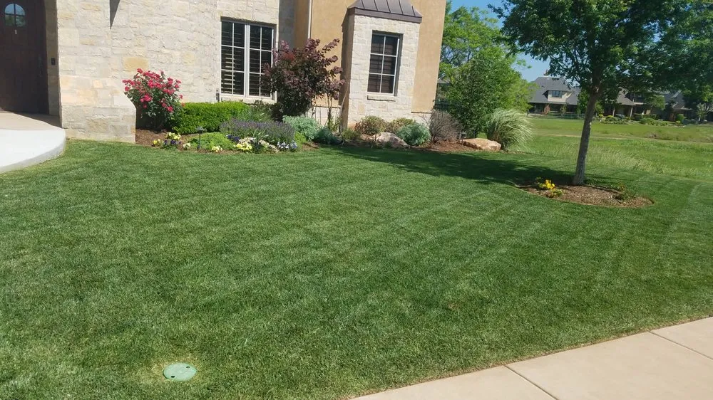 Professional outdoor landscaping in Edmond, OK by Lawngevity