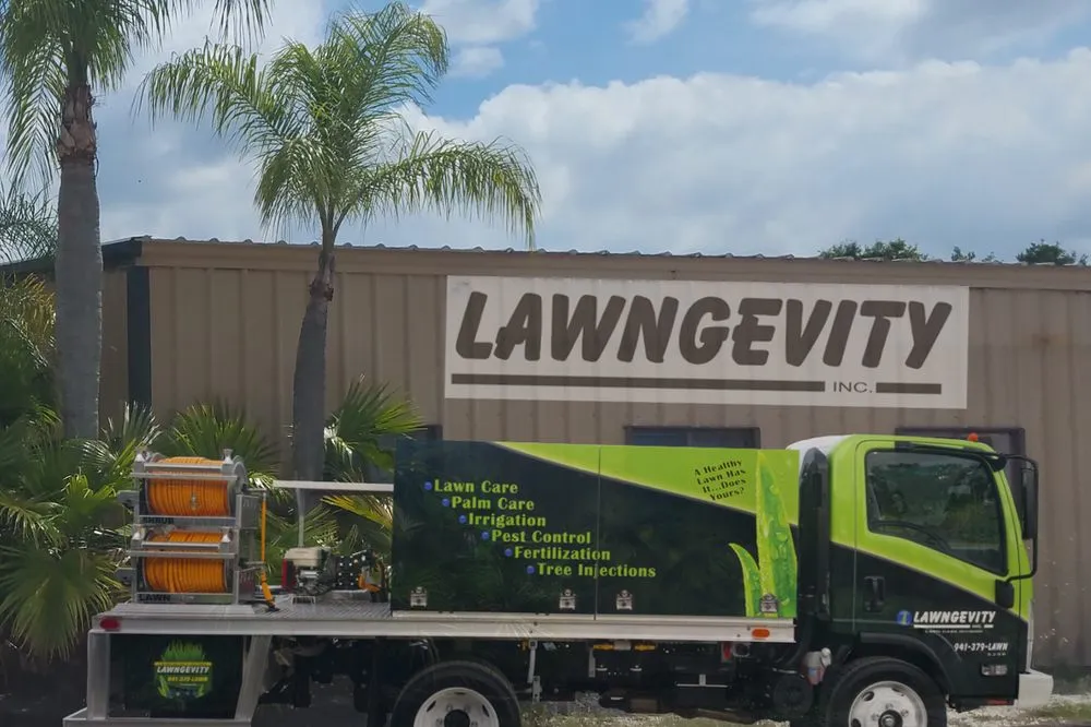 Custom yard maintenance in Sarasota, FL - Lawngevity